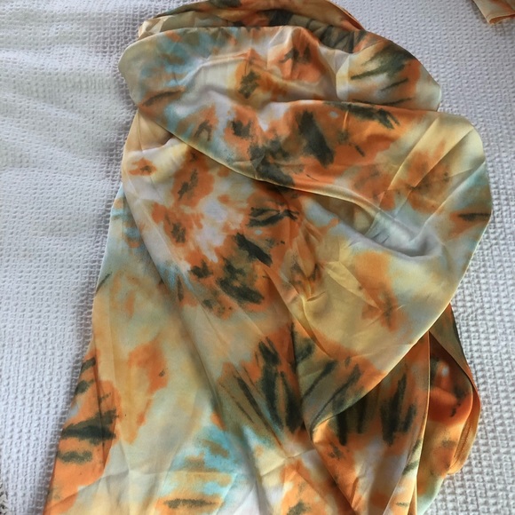 Pretty Little Thing Corset Top & Skirt set - Picture 4 of 4